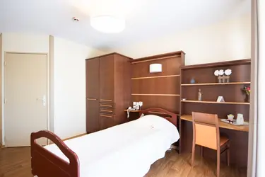 maison de retraite les jardins de la crau miramas chambre bois